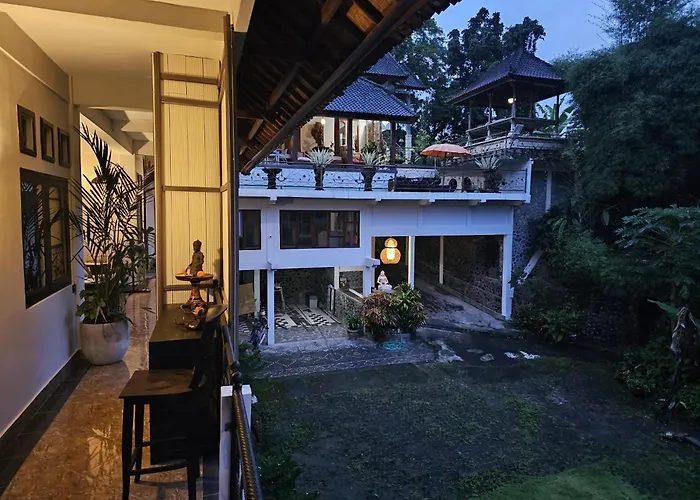 Lodge By The River Samplangan *